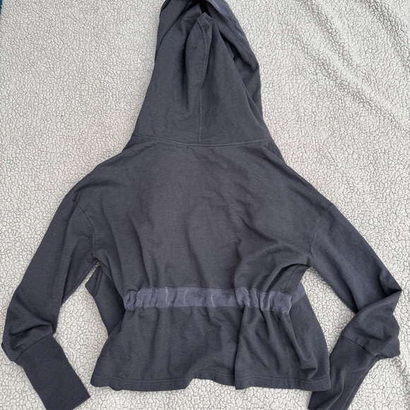 Young, Fabulous and broke jacket - Picture 9 of 9